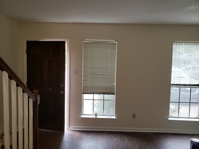 Living Room - Front Door - 1806 Alden Ln