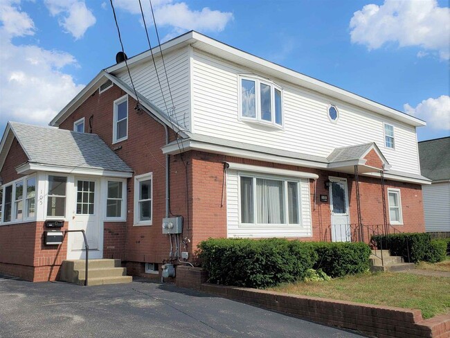 Upstairs unit for rent, big living room, lots of light. - 105 Belmont St