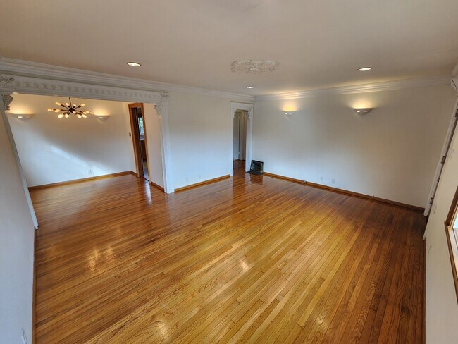 Foto del edificio - 3431 Tilden Ave