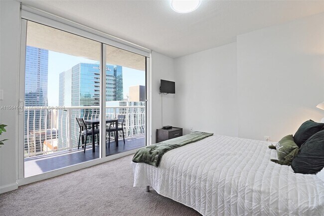 Building Photo - 1200 Brickell Bay Dr