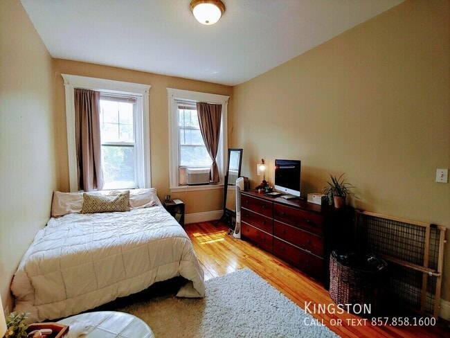 Foto del edificio - 324 Chestnut Hill Ave