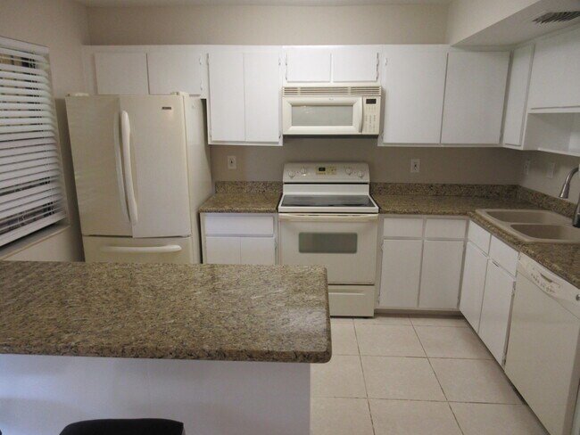 Building Photo - 324 Sandtree Dr