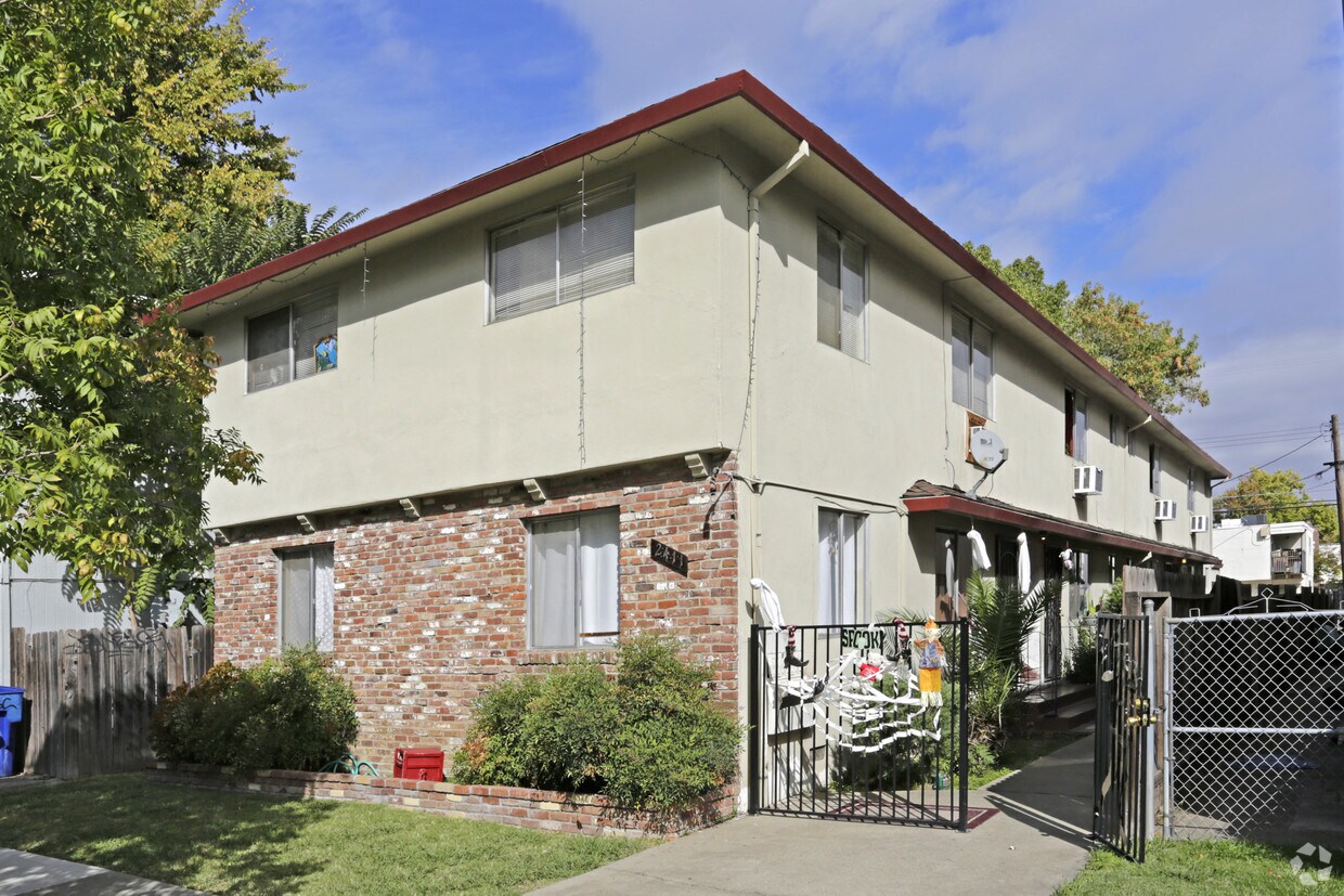 Foto principal - 2411 T St