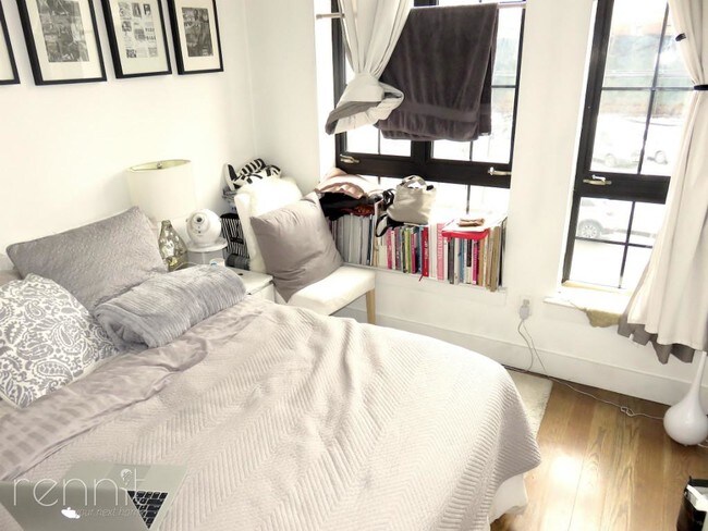 Building Photo - 861 Broadway