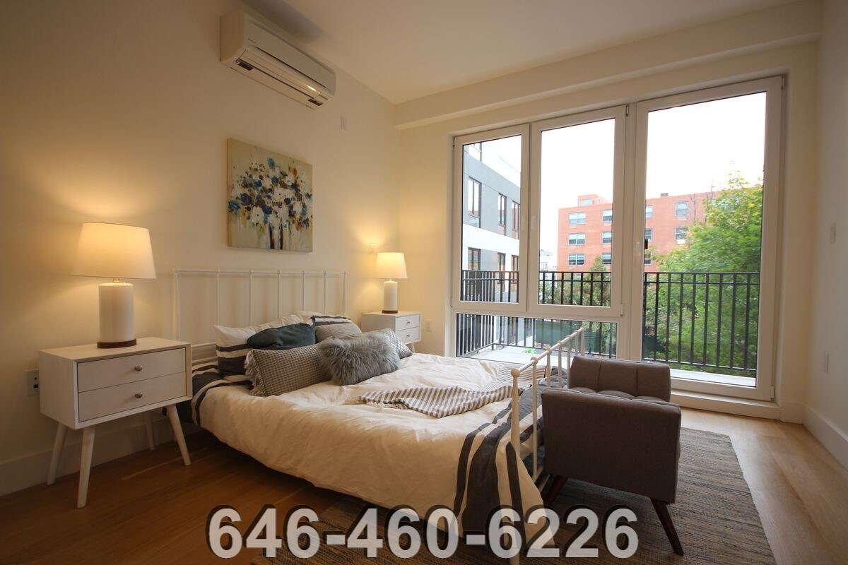 Foto principal - 961 Willoughby Ave
