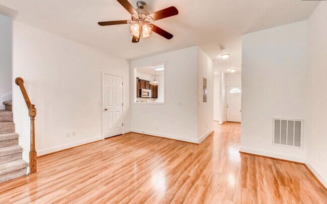 Foto del edificio - 2027 Pinecrest Dr