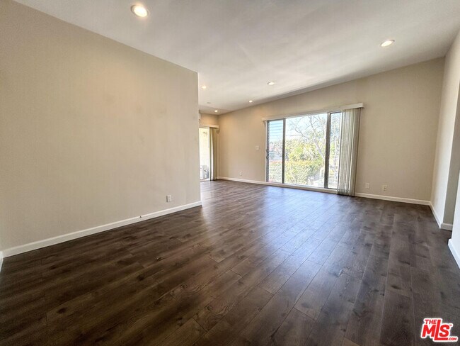 Foto del edificio - 1148 N Formosa Ave