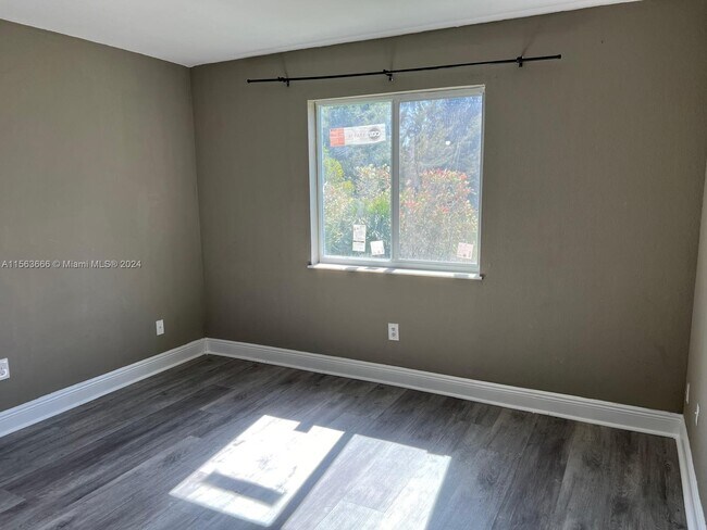 Building Photo - 14820 Naranja Lakes Blvd
