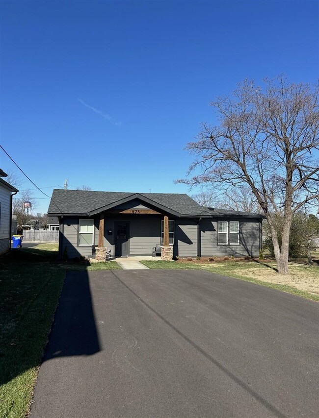 Building Photo - 875 Nutwood St