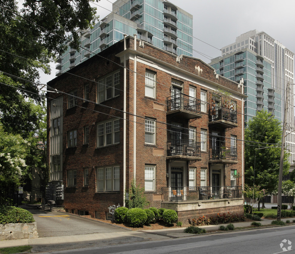 Building Photo - 908 Juniper St NE