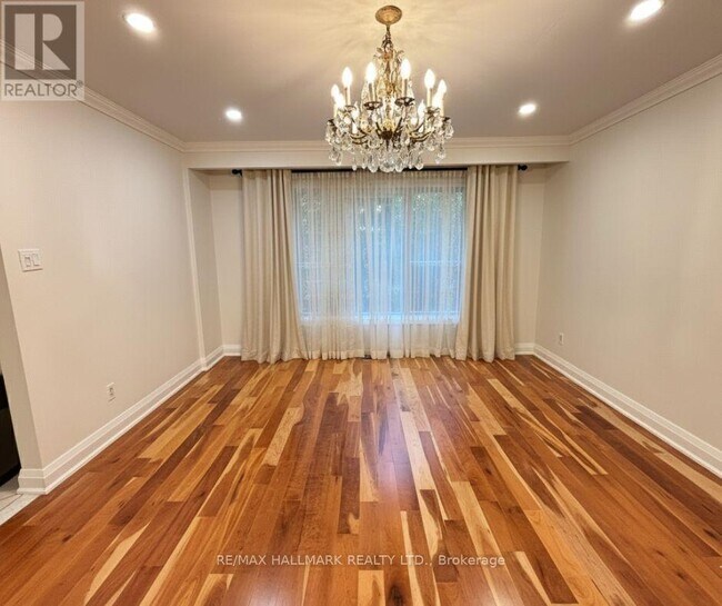 Photo du bâtiment - 82 Windermere Crescent