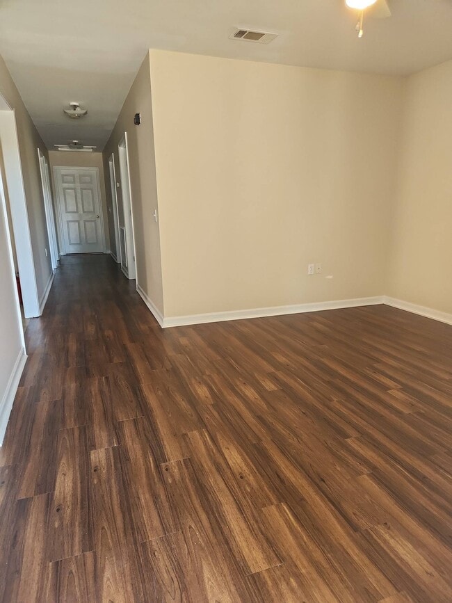 Foto del edificio - 5457 McClelland Dr