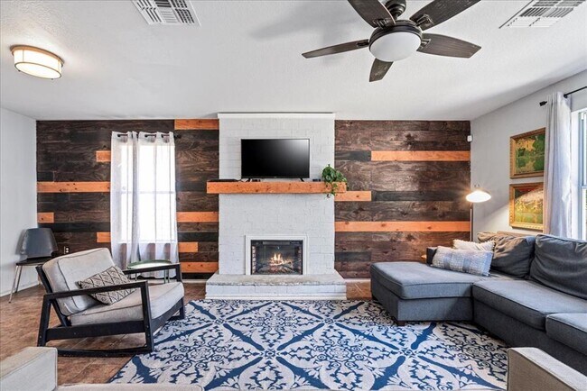 Foto del edificio - 7417 Elk Pass Dr
