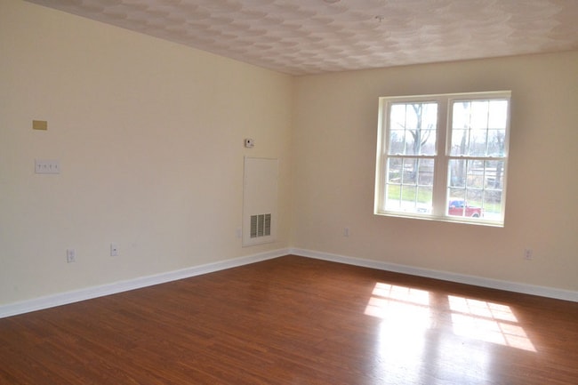 Building Photo - 4 Springhouse Trail