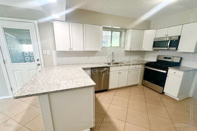 Building Photo - Completed Remodeled 3 Bedroom/2 Bath in Mo...