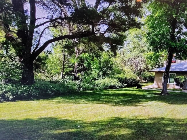 Foto del edificio - Beautifully Updated 2 Story Unit