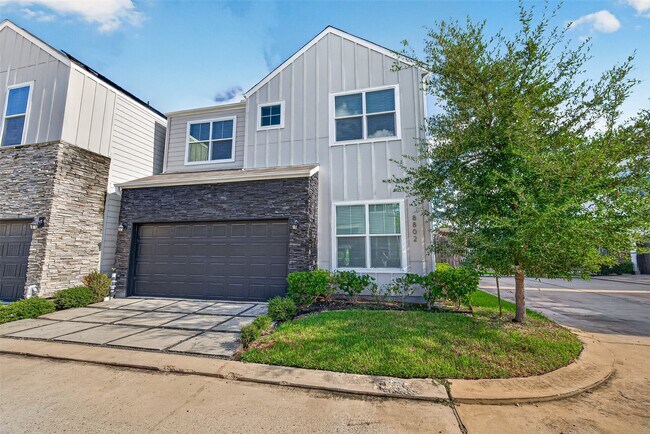 Foto del edificio - 8802 Hollister Pine Ct
