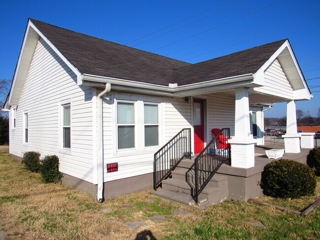 Building Photo - Goodlettsville single family home w/ easy ...