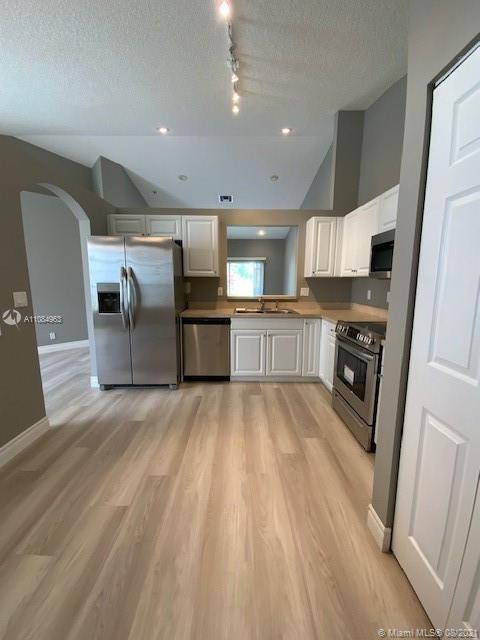 Building Photo - 15439 Watershore Ln