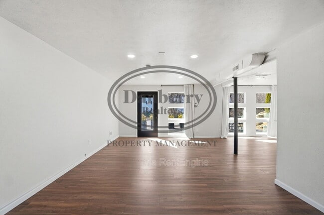 Building Photo - 1133 N Byrne Rd