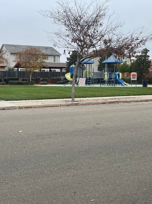 Foto del edificio - Beautiful 3 Bedroom Home in South Manteca – Prime Location!