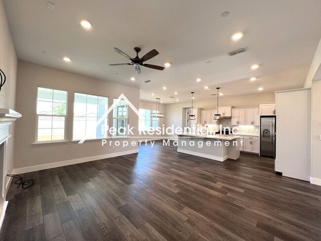 Building Photo - 3 br, 2 bath House - 6097 Riding Path Dr