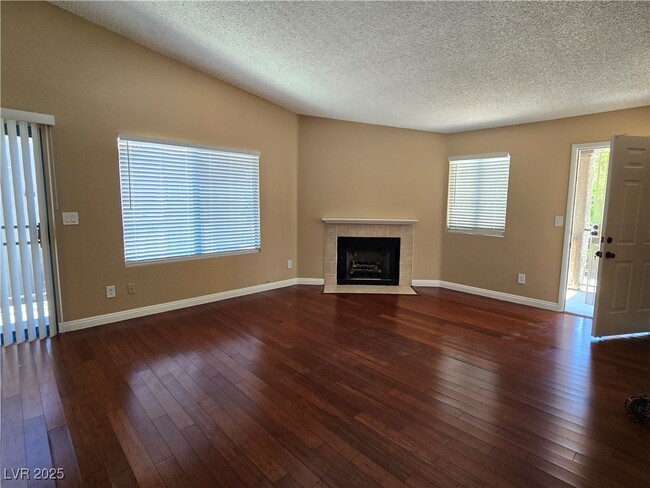 Foto del edificio - 1575 W Warm Springs Rd