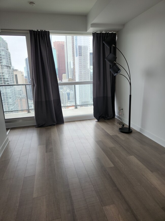 Photo du bâtiment - 290-2290 Adelaide St W