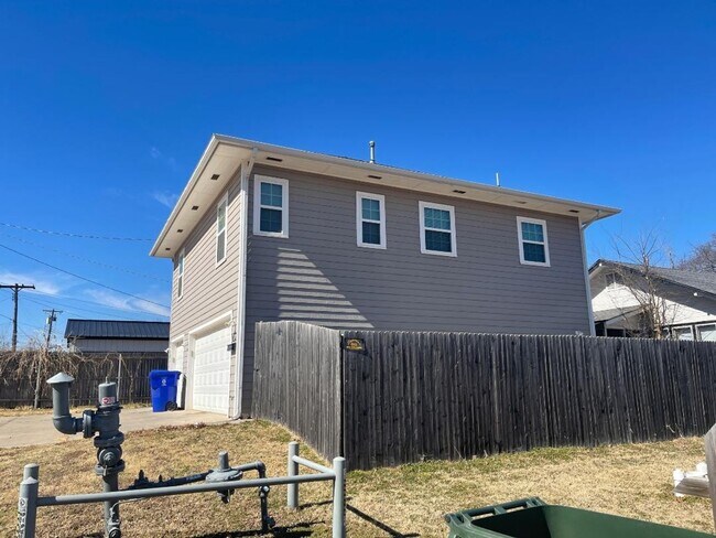 Foto del edificio - AMAZING CENTRAL NORMAN APARTMENT FOR LEASE