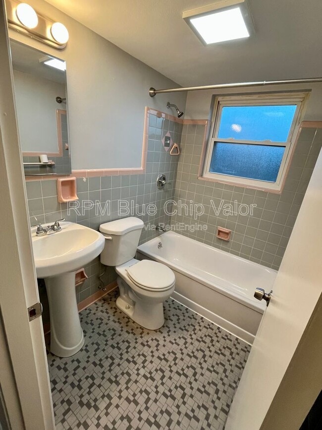 Foto del edificio - 2739 Lafeuille Ave