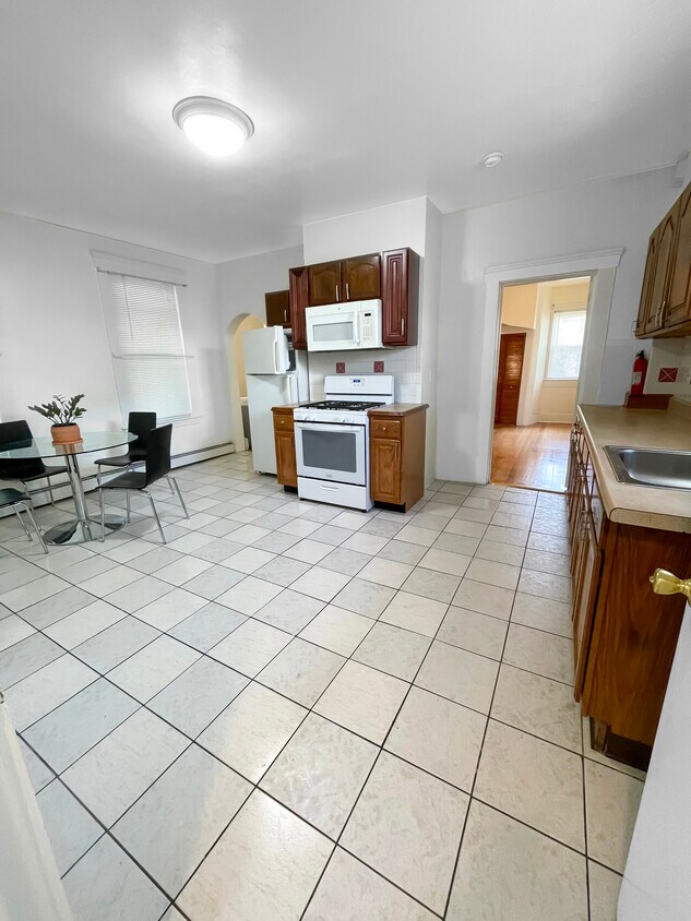 Kitchen - 10 Richfield St