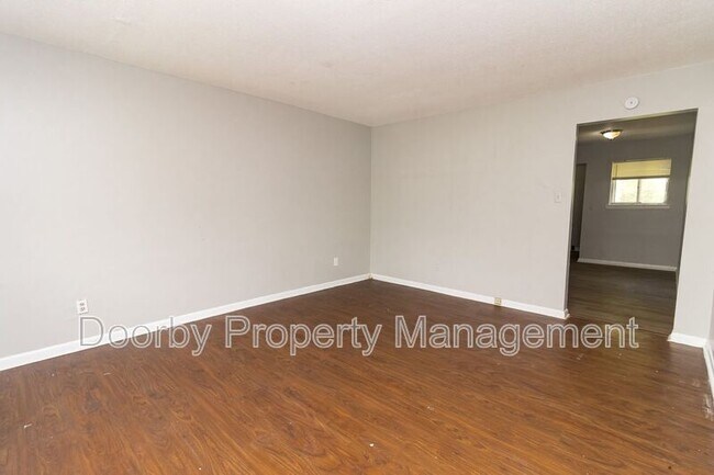 Foto del edificio - 5033 Cameron Ln