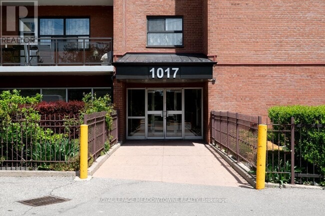 Building Photo - 1017-1017 Seneca Ave