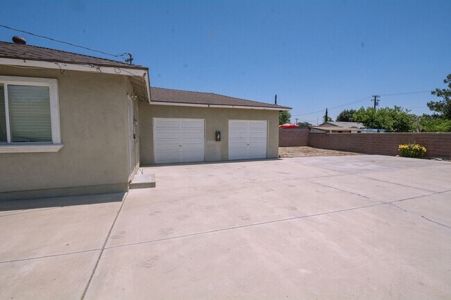 Foto del edificio - 16743 Barbee St