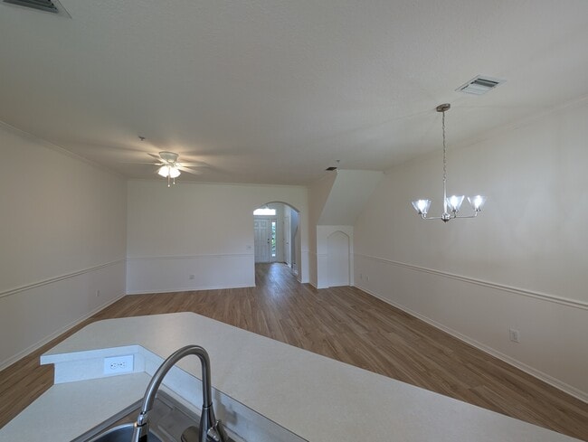 Building Photo - 4004 Crabtree Ave