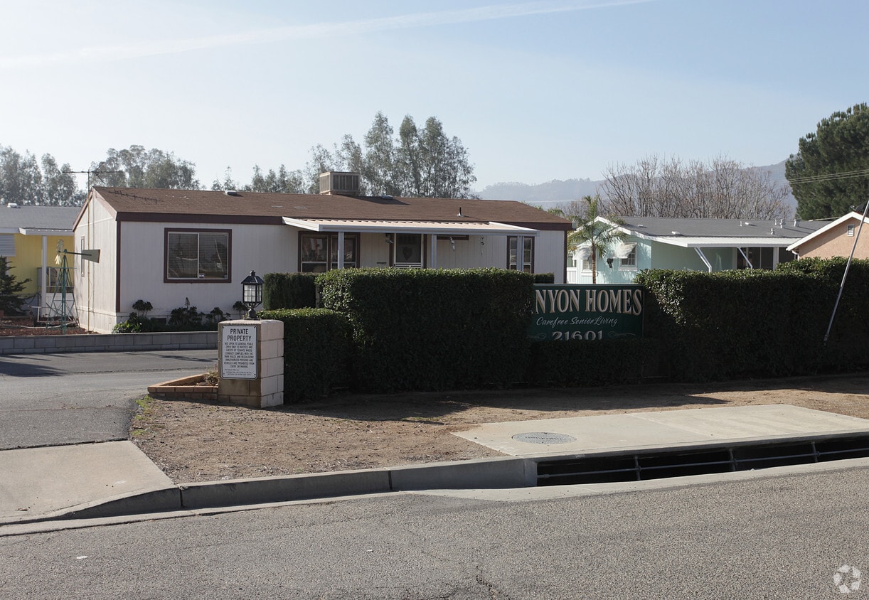 Canyon Mobile Homes Apartments in Wildomar, CA