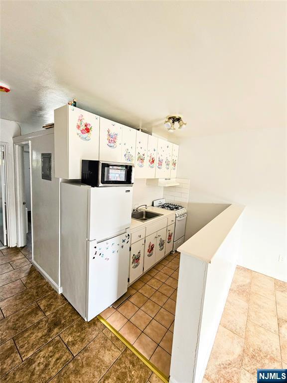 Foto del edificio - 449-451 Washington Ave-8-8
