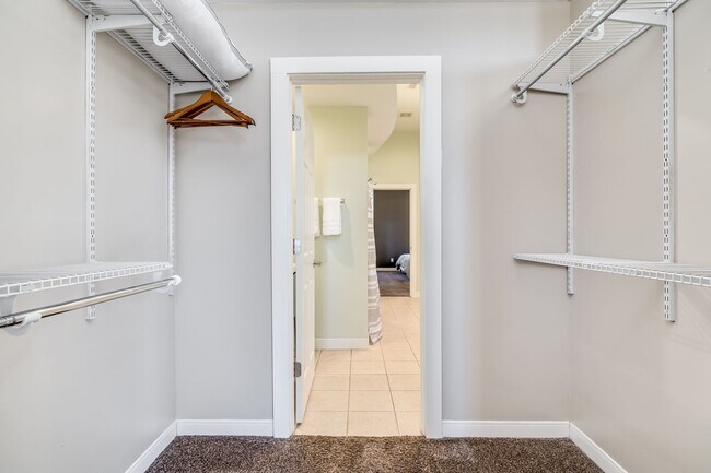 Building Photo - Urban Luxury with Stunning City Views – 2BR/2BA in Over-the-Rhine