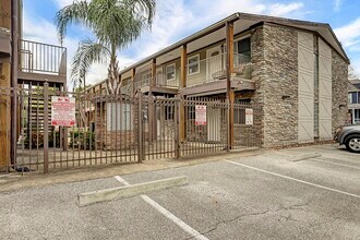 Building Photo - 1449 Heights Blvd