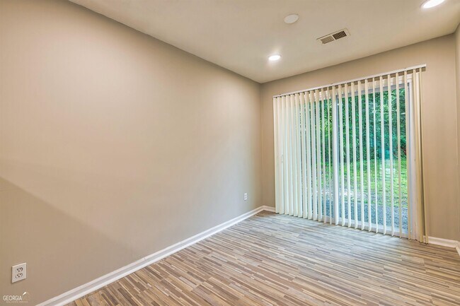 Foto del edificio - 8227 Englewood Trail