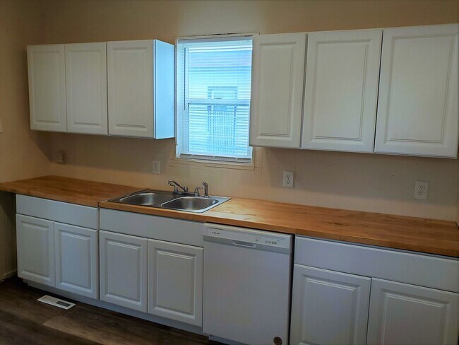 Foto del edificio - Fantastically updated Monroe District Area 3BR/1.5BA House