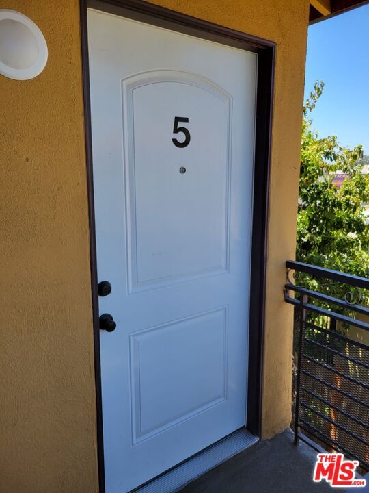 Foto del edificio - 8706 Parthenia Pl