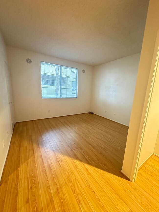 Foto del edificio - (PENDING APPLICATION) Gated West Lancaster...