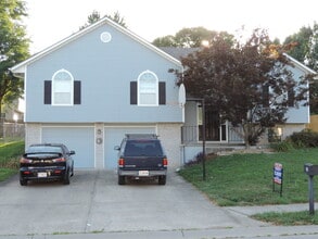 Building Photo - 704 Brookside Dr