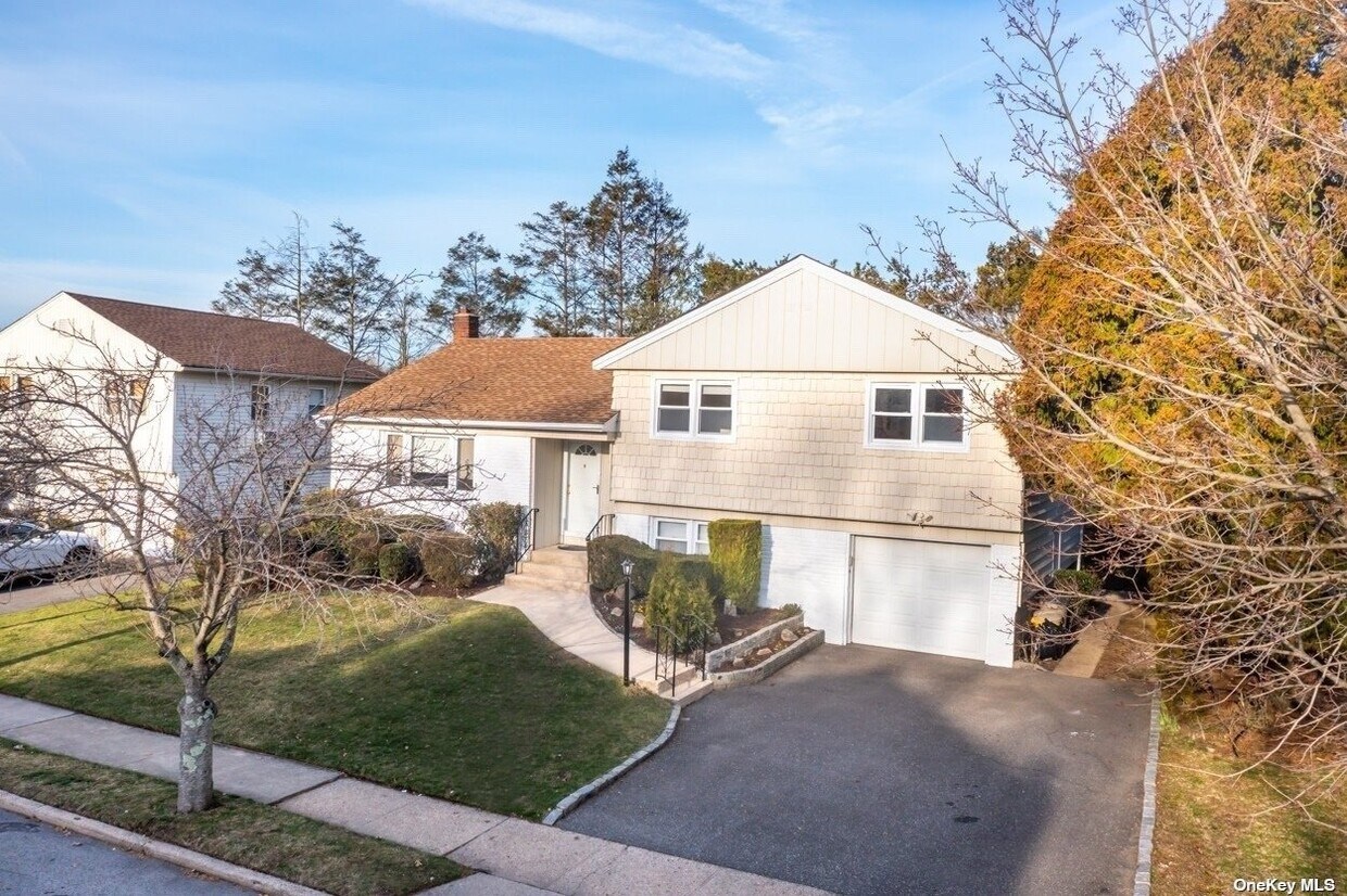 31 Burton Ave, Plainview, NY 11803 House Rental in Plainview, NY