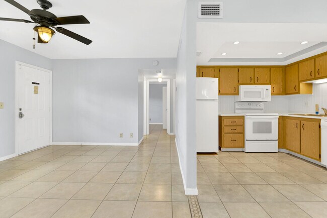 Building Photo - 4211 Oak Terrace Dr