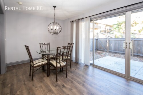 Foto del edificio - 8738 Metcalf Ln
