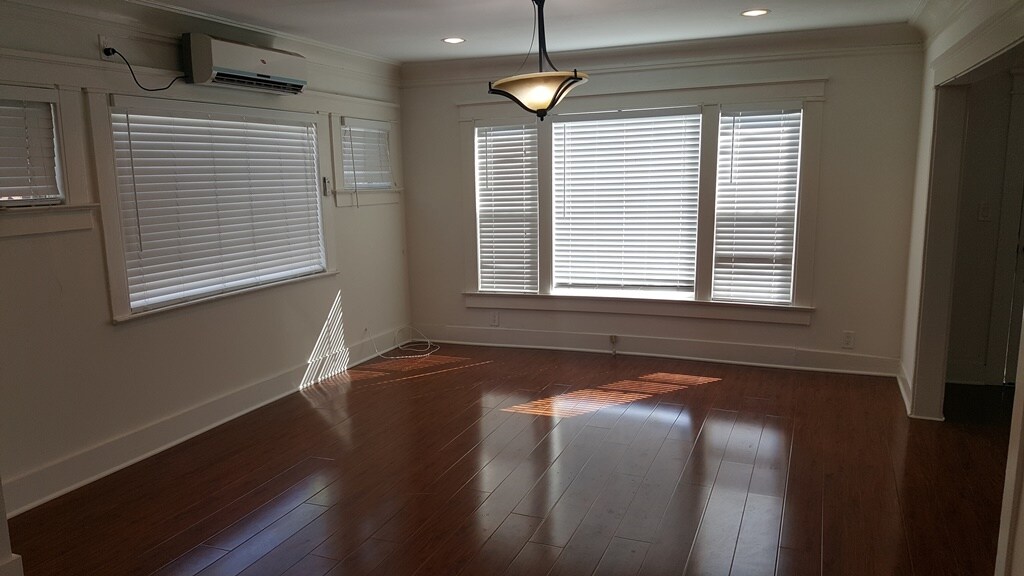 Living Room - 4857 Oakwood Ave