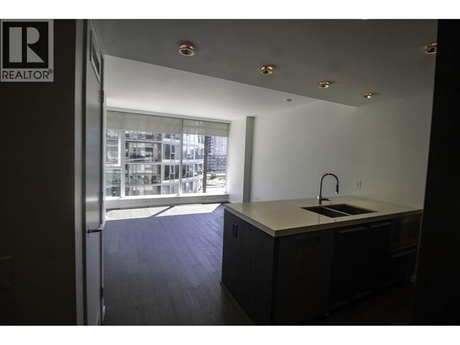 Building Photo - 609 1351 CONTENETAL STREET