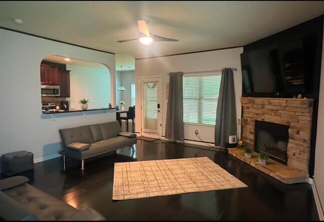 Foto del edificio - 1592 Pressley Ln